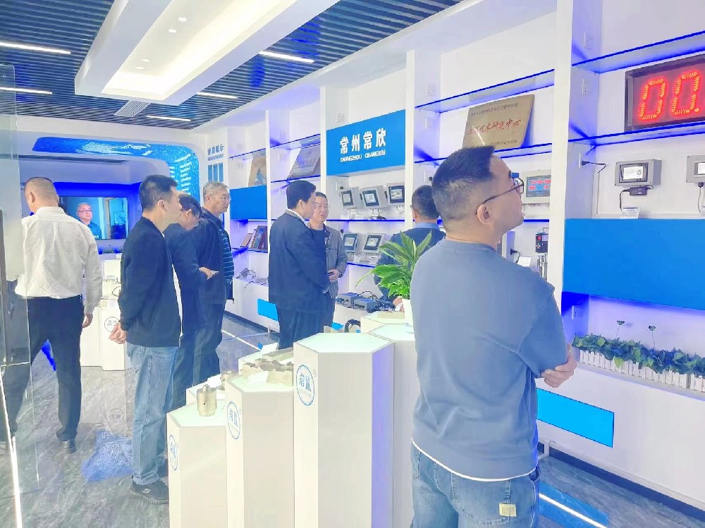 熱烈祝賀中國重型機(jī)械工業(yè)協(xié)會橋式起重機(jī)專業(yè)委員會九屆八次理 事會暨十屆一次會員大會在江蘇省常州市召開順利召開并圓滿結(jié)束！